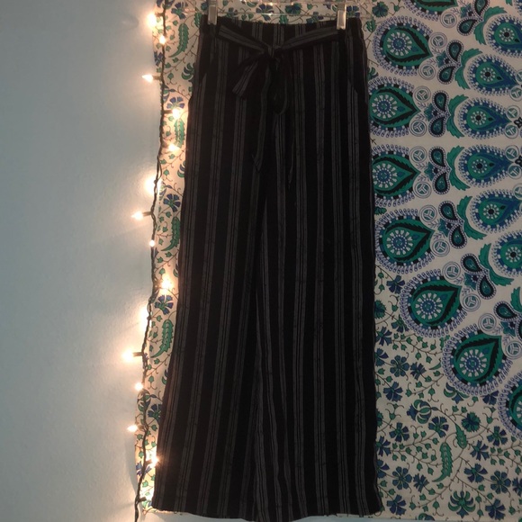 SIENNA SKY FLOWY PANTS!!🤩 - Picture 1 of 4